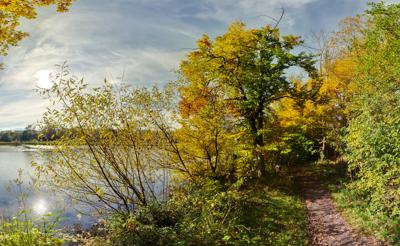 Schwabelsberger Weiher in Kempten im herbstlichen Glanz